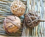 Juego de bolas de sauce, calabaza y hierba acuática